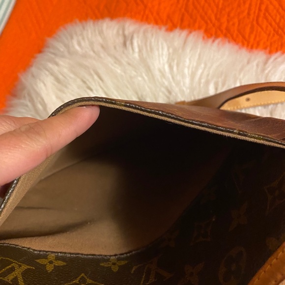 authentic Louis Vuitton Odeon - Picture 10 of 10